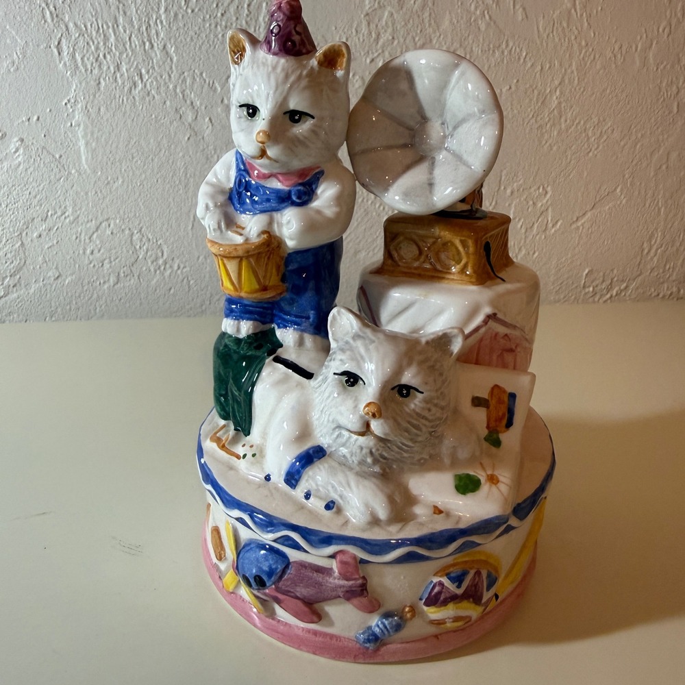 Heritage Mint Ltd Playing Around Cat Music Box Plays In the Mood Ceramic Vintage